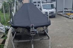 Prekrivač za čamac od nautičkog platna preko celog ćamca  u crnoj boji - izrada Luna cerade i tende Novi Sad