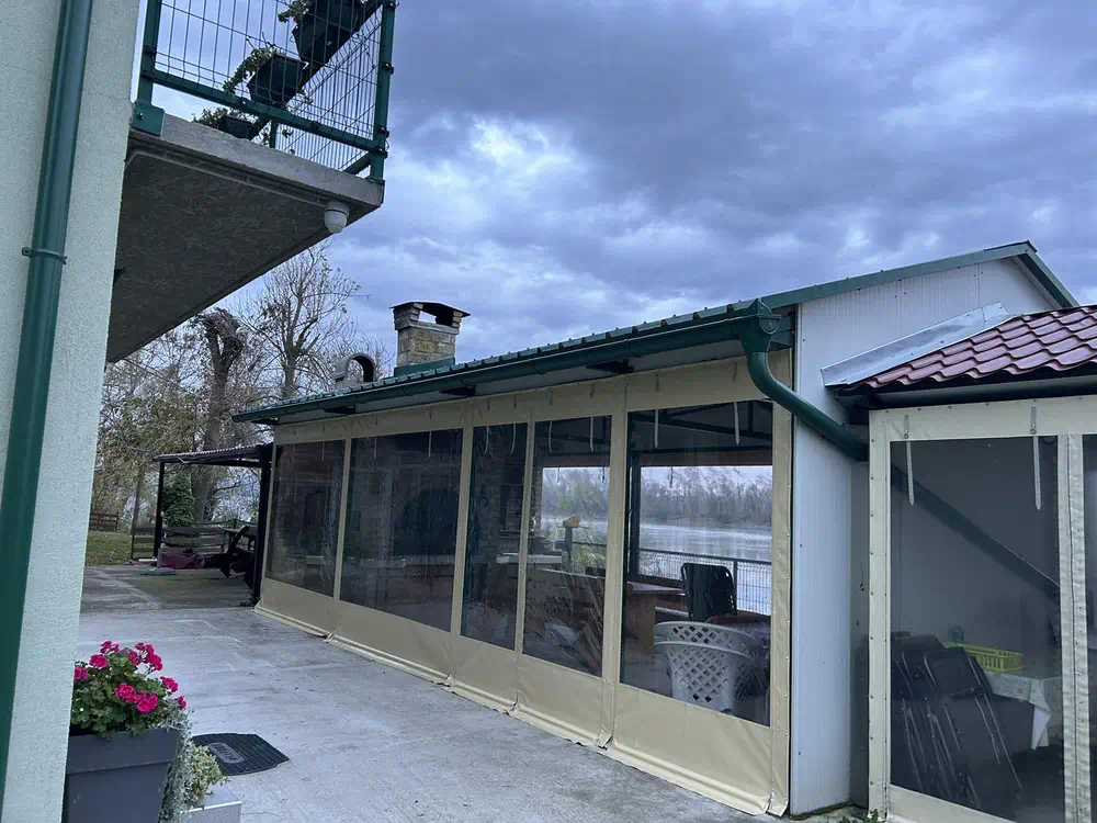 PVC Kristal folija namontirana na letnjikovcu - izrada Luna Cerade i Tende