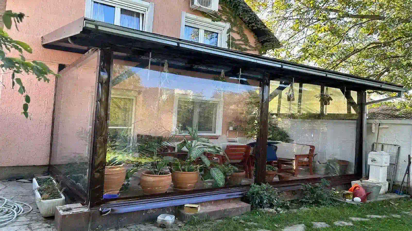 Zimska bašta zatvorena providnom folijom — zaštita prostora tokom cele godine, Luna Cerade i Tende