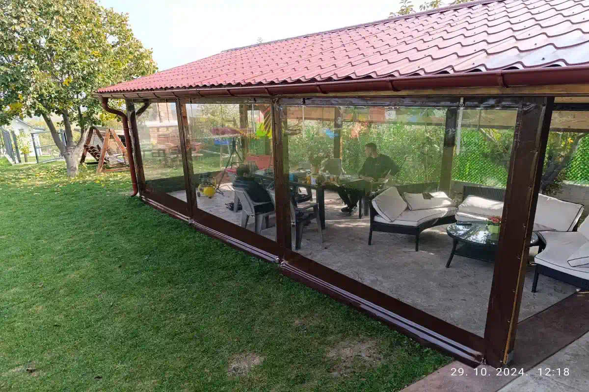 Letnjikovac zatvoren providnom kristal folijom — zaštita od vetra i hladnoće, Luna Cerade i Tende